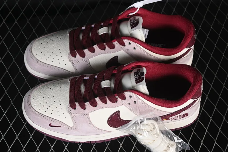 All categories Nk SB Dunk Series Nk SB Dunk Low High-end customized low-top sneakers Nike SB Dunk Low Limited to the Year of the Horse Pig Bahong North Face High-end customized low-top casual sneakers DN3168-016